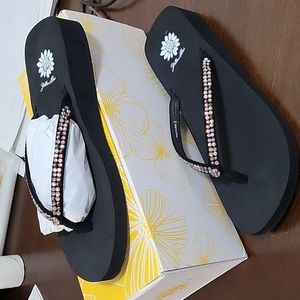 YellowBox Women's Jello Flip Flops - Size 9 New in the box